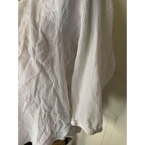 🌸3/$15🌸White Wide Neck Embroidered Peasant Blouse Short Sleeve Small - Picture 3 of 4